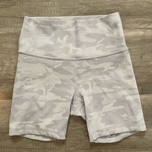 Lululemon Wunder Under Short 10" *Ribbed